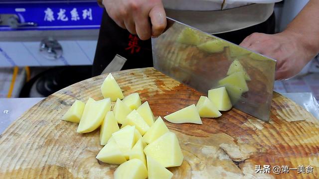 土豆炖牛肉的家常做法，土豆炖牛肉家常做法最简单（厨师长分享牛腩炖土豆的家常做法）