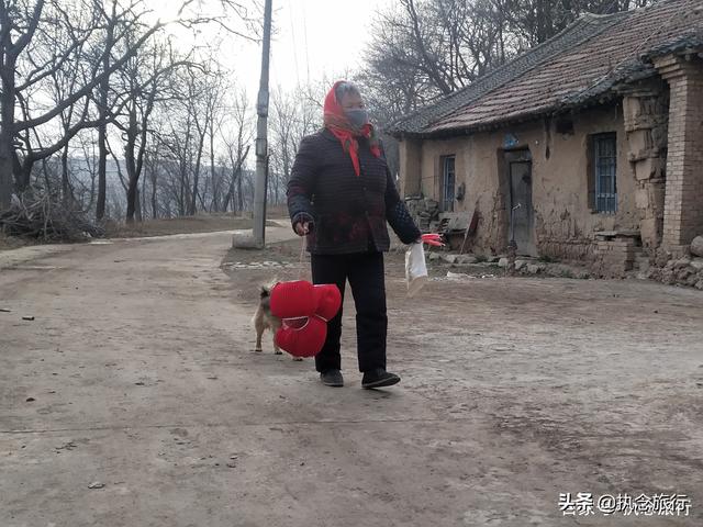 元宵节上坟送灯，元宵节为什么要送坟灯（给先人去坟里“送灯”）