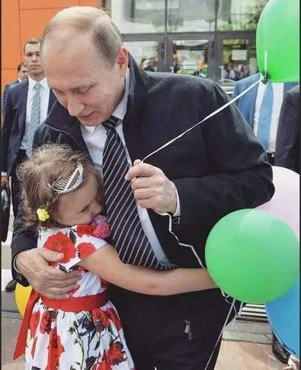 梦见被人求婚代表着什么，28岁美女街头大胆示爱