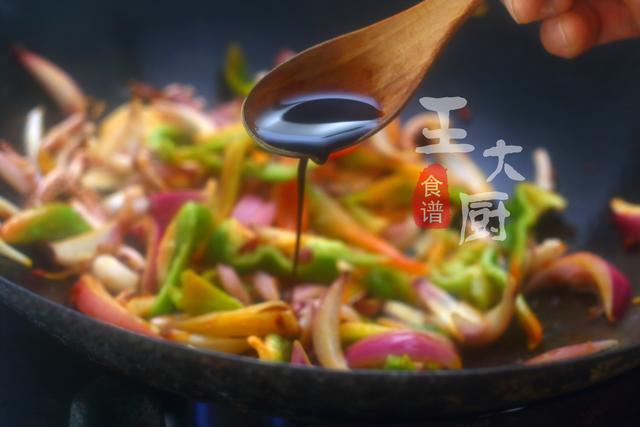 炒鱿鱼片鱼片的家常做法，爆炒鱿鱼片怎么做（洋葱爆炒鱿鱼的正确做法）