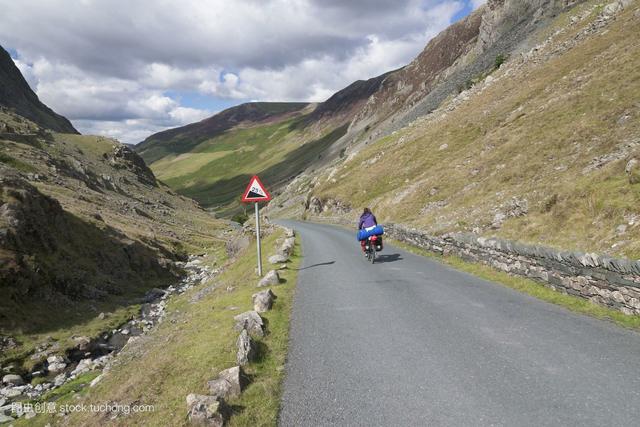 自动挡车驾驶技巧，新手驾驶自动挡车技巧（自动挡驾驶技巧全攻略）