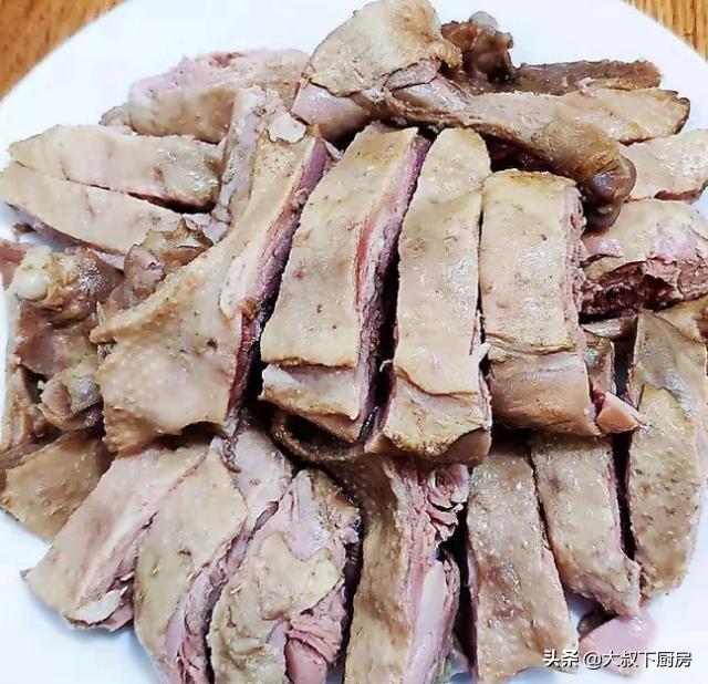 南京盐水鸭怎么吃，正宗南京盐水鸭的吃法（大叔家的南京食谱：盐水鸭腿）
