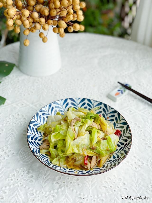 包菜怎么炒肉好吃教程，包菜炒肉最家常快手的做法