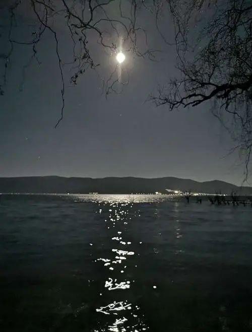 上关花下关风苍山雪洱海月是什么意思，上关风下关花苍山雪洱海月下一句（即“下关风、上关花、苍山雪、洱海月”）