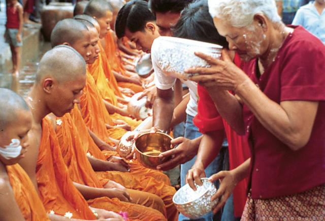 宋干节的宋干是什么意思 泰国的宋干节指的是什么，宋干节的宋干是什么意思（泰国宋干节那些事儿）