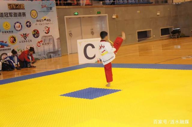 太极一章二章怎么打，太极第二章怎么打视频（2020年涟水县首届跆拳道品势网络公开赛火热来袭）