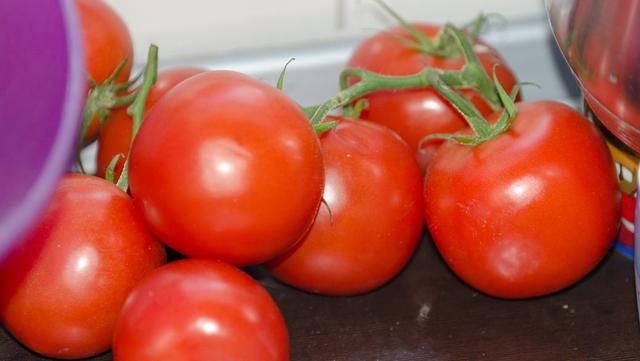 西红柿炒鸡蛋英文，番茄炒蛋到底是先炒番茄还是先炒蛋（闲侃餐桌上的百科知识<29>）