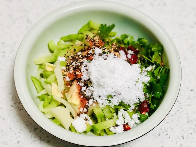 咸萝卜的腌制方法，韩国泡菜萝卜的腌制方法是什么（不要只会加酱油）