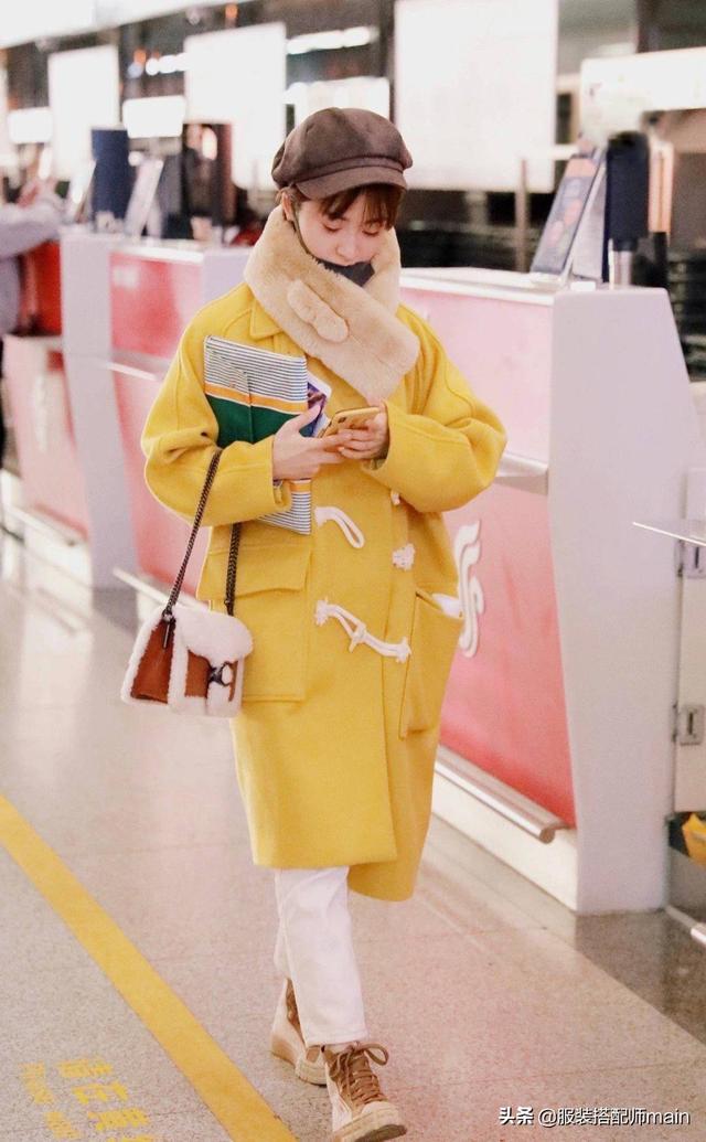 男士卫衣怎么搭配，男士卫衣怎么搭配裤子（男生穿衣别总是黑白灰）