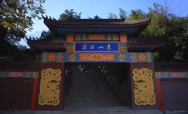 东山再起的主人公是谁，精忠报国的主人公是谁（“东山再起”典故的主人公是谁）