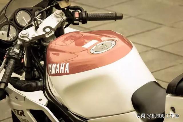 雅马哈FZR250摩托车的资料，性能和缺点（四冲仿赛Yamaha）