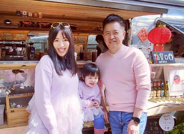 刘伊心身高体重，郑家纯的介绍（与60岁富豪老公拍写真）