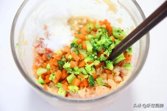 鸡肉饼的做法，汉堡鸡肉饼的做法（减肥也不用吃的太素）