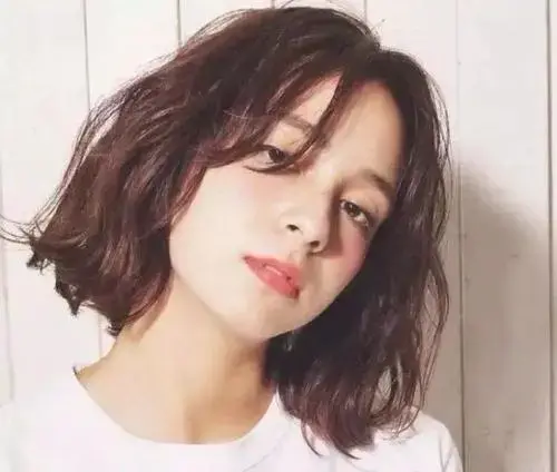 头发自然卷怎么办，头发卷怎么办用什么才能变直（请看这篇文章就知道了）