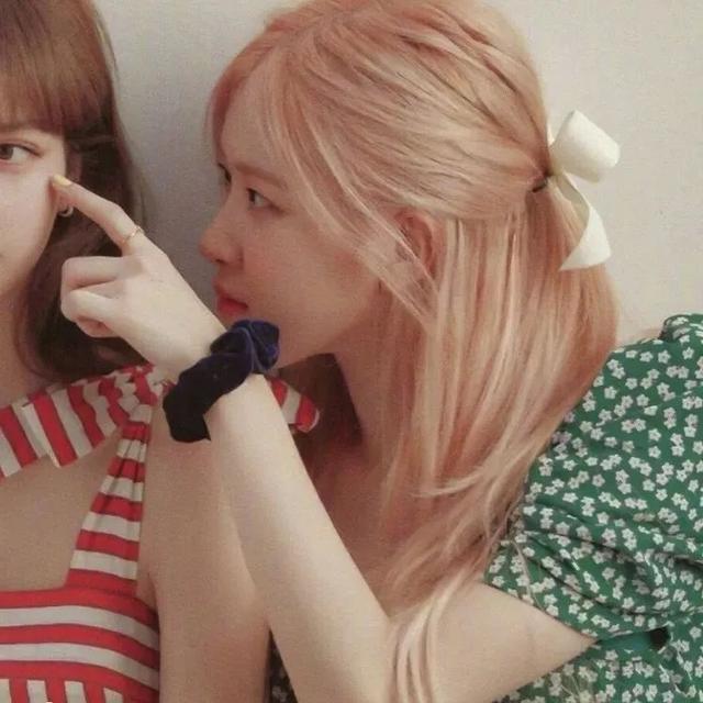 闺蜜四人头像一人一张，闺蜜四人头像微信（两人、四人都有哦）