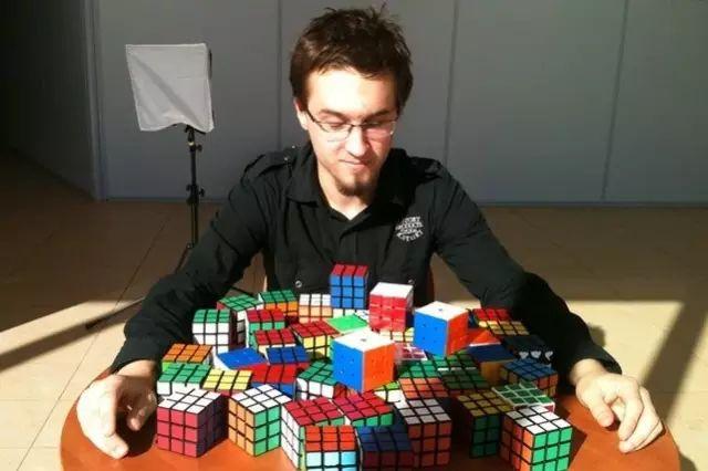 三阶魔方七步还原法，七步还原三阶魔方教程（三阶魔方一共有多少种还原方法呢）