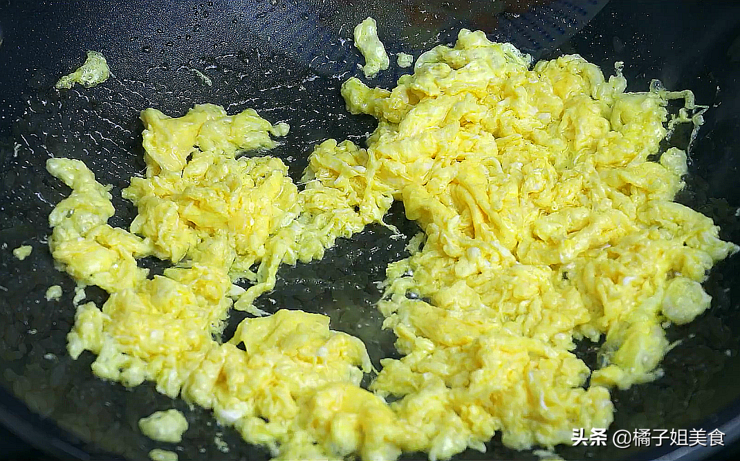 圖片[4]-剩米飯變身美味蛋炒飯 香而不膩 五分鐘學會做-起舞食譜網