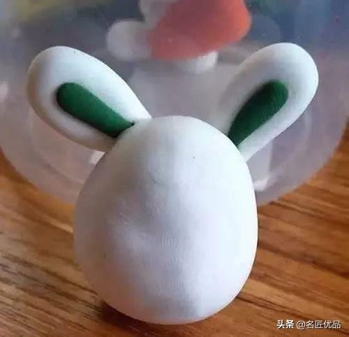 怎么用彩泥捏小兔子，小兔子用彩泥怎么捏（教你用超轻黏土做一个小兔子小挂坠）