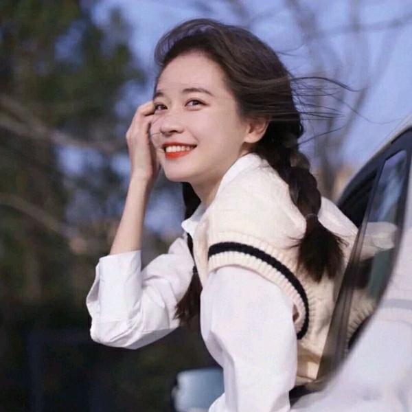 彩色头发妹妹可爱时尚，微信头像，彩色头发妹妹可爱时尚（看完图片我想染个彩虹头）