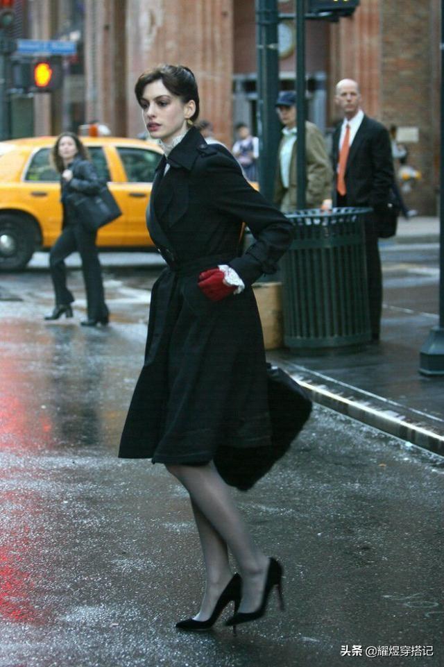 时尚女魔头简介，时尚女魔头简介怎么写（经典不过时还很精致高级的大衣穿搭）