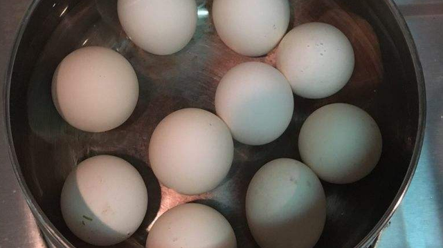 如何制作五香卤鸡蛋，自制五香卤鸡蛋的做法（农村老奶奶教你做卤鸡蛋）