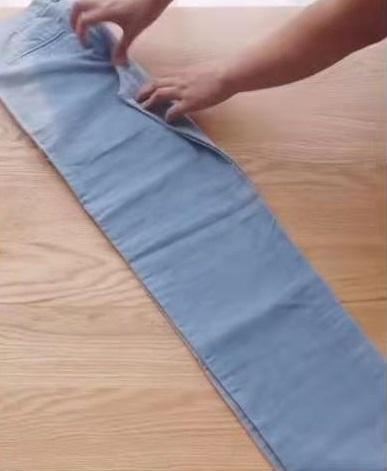 裤子怎么叠成小圆筒 裤子叠成小圆筒的方法，裤子怎么叠成小圆筒（如何快速折叠收纳裤子）