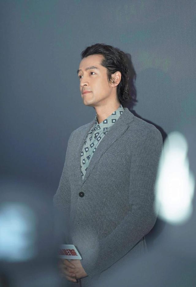 彭于晏帅气发型(长发造型洒脱不羁,男士留这些发型超帅) - 龙腾网