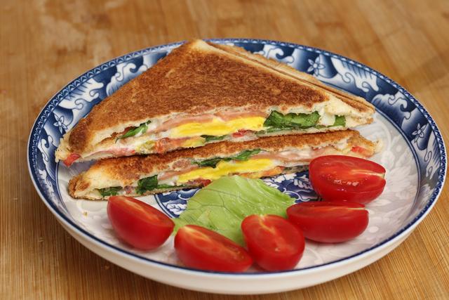 家庭版吐司三明治做法，别再为孩子早餐发愁了