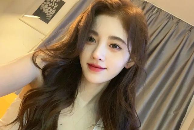 夸人好看的彩虹屁，夸人的彩虹屁有哪些（朋友圈夸人的彩虹屁~<女生>）