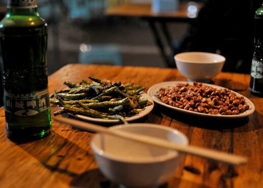 啤酒不能和什么一起吃，啤酒和什么不能一起吃（喝酒不能吃的东西除了头孢）