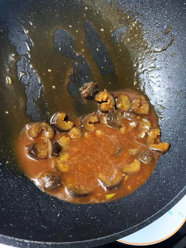 海参怎样烹饪，海参烹饪方法视频（上海妈妈教你“葱烧海参”家常做法）