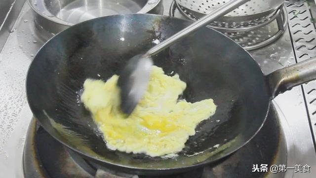 怎样菠菜炒蛋，怎样鸡蛋炒菠菜（为啥饭店师傅炒的这么漂亮）