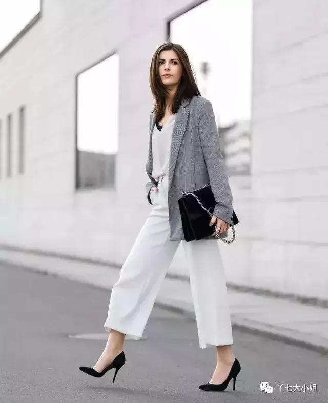 粗跟低帮高跟鞋怎么搭配裤子，气场超强的时髦组合