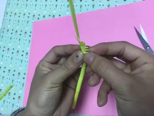 毛毛虫手工制作，橡皮泥手工毛毛虫的做法（10款最简单的毛毛虫手工制作教程）