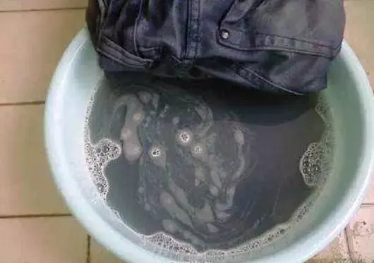 裤子掉色怎么办，纯棉裤子掉色怎么办（老保姆教你一招）