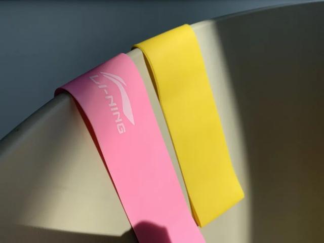 拉筋板使用方法，拉筋板使用方法图（低至16元的平价运动好物）