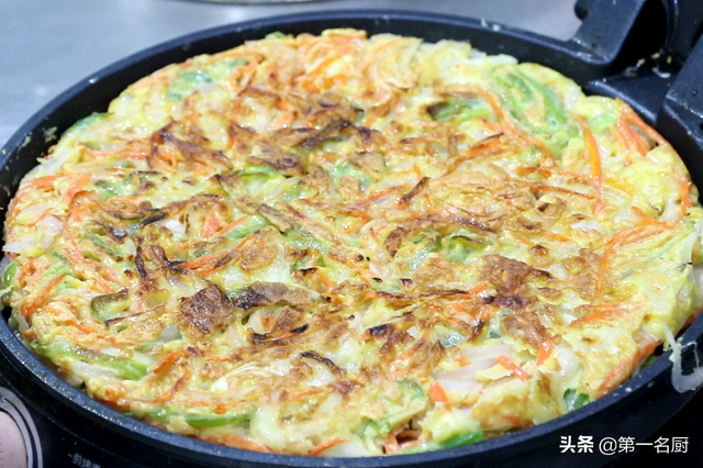 蔬菜饼的家常做法，家常早餐蔬菜饼的做法（这种蔬菜饼十分钟搞定）