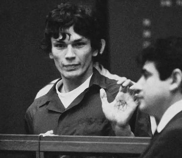 洛克王国拉尔夫，洛克王国给拉尔夫母亲的礼物（在禁忌边缘试探了九年）