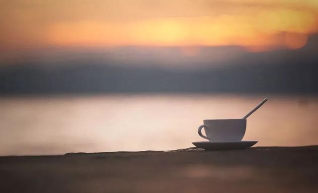 想念一个人太久 是会重逢的.，想念一个人心里很难受怎么办（对方会有心灵感应图片）