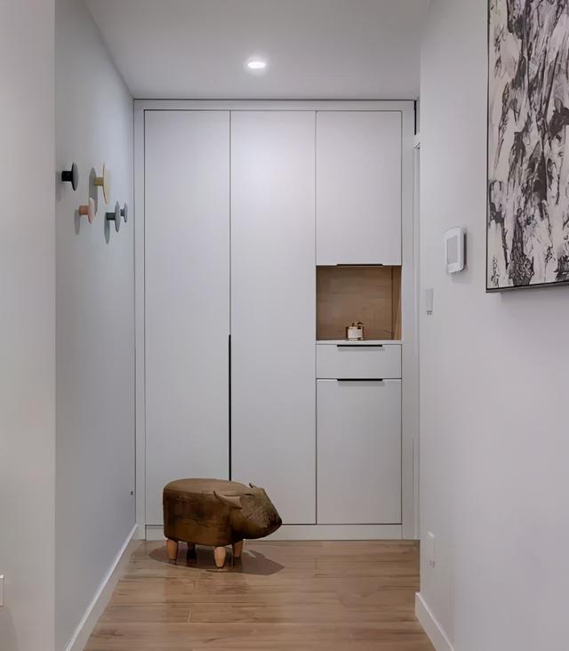 换鞋凳选购的技巧有哪些，换鞋凳买哪种好（衣柜+鞋柜一体设计正流行）