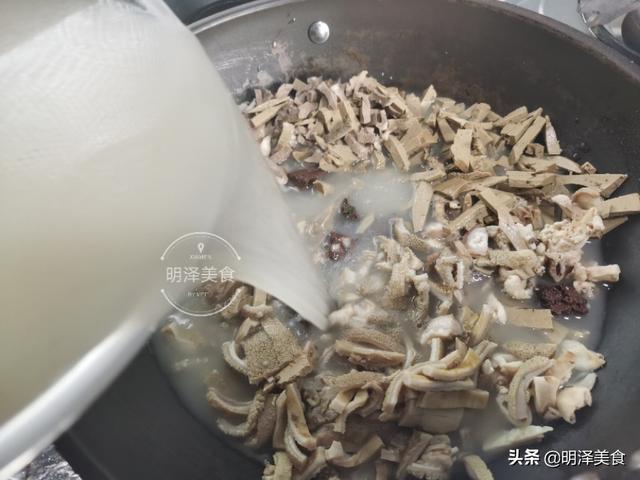 羊杂汤的做法和配料，羊杂汤的做法（喜欢喝羊杂汤却不懂做法的朋友们）