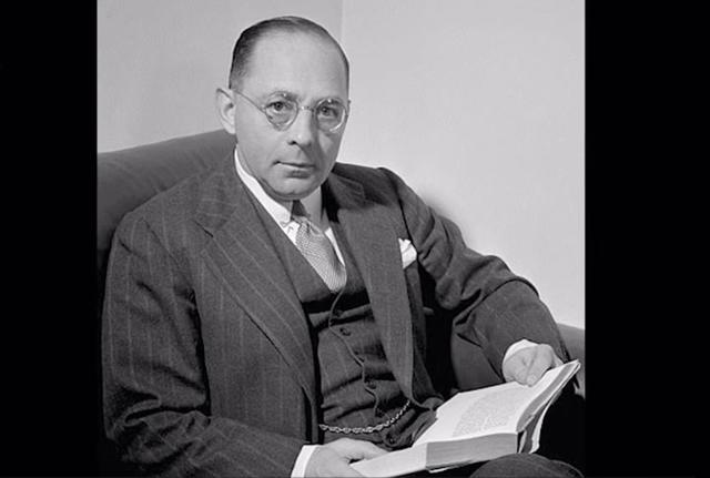 沃伦．巴菲特生平简介越详细越好，沃伦巴菲特的一生（股神巴菲特的故事：11岁炒股）