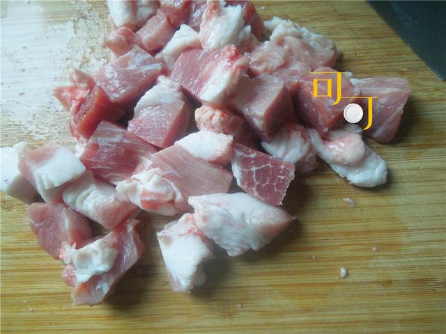 白菜芹菜猪肉饺子怎么做才好吃，我家的白菜芹菜猪肉饺子特别香