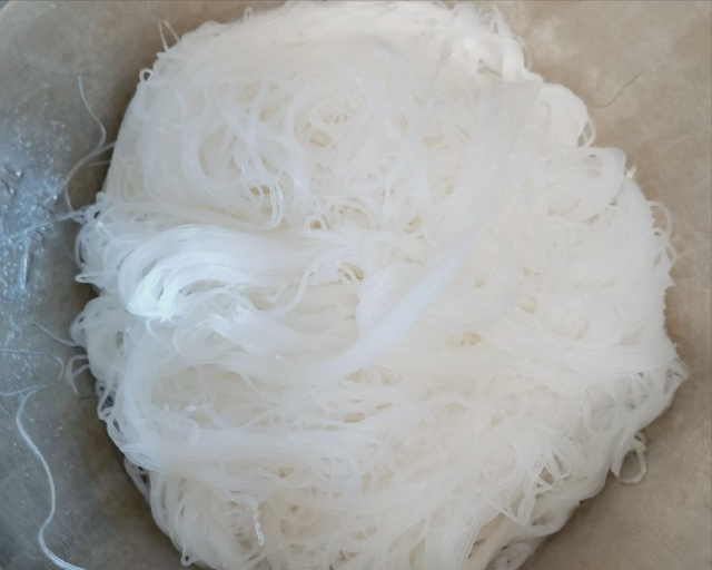 龙口粉丝要泡多久，龙口粉丝用冷水泡还是热水泡（分享5种纯素包的调法）