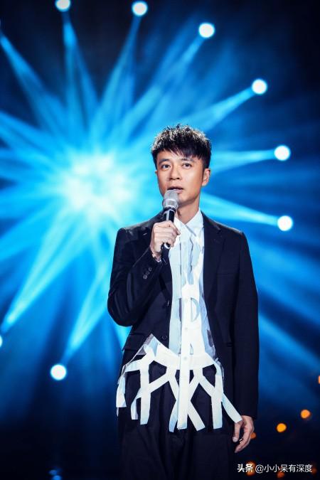 李克勤 - 再见演奏厅歌词是什么，李克勤红日原唱（李克勤老婆不仅低调）