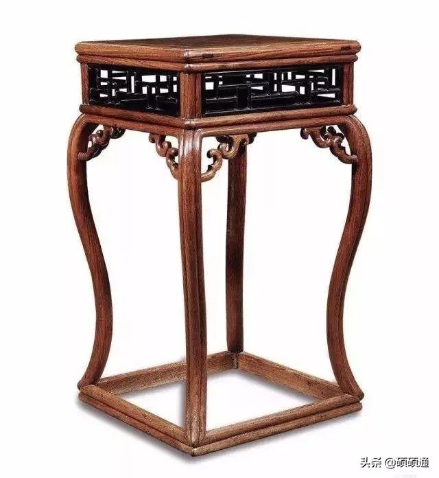 1,榫卯是古代中国建筑,家具及其它器械的主要结构方式,是在两个构件上