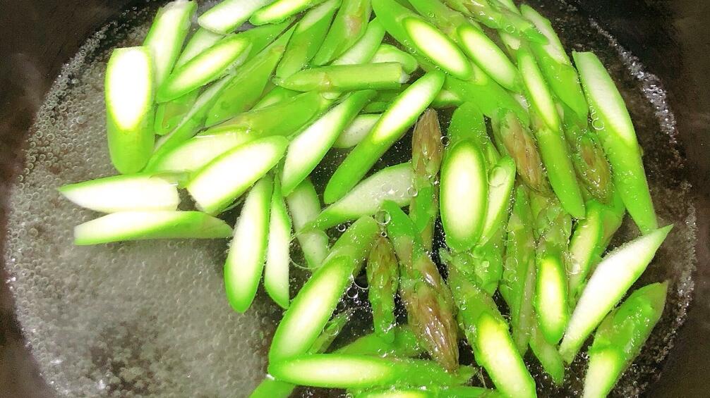 圖片[4]-【蘆筍百合炒蝦仁】做法步驟圖 營養全保留 全家人都愛吃-起舞食譜網