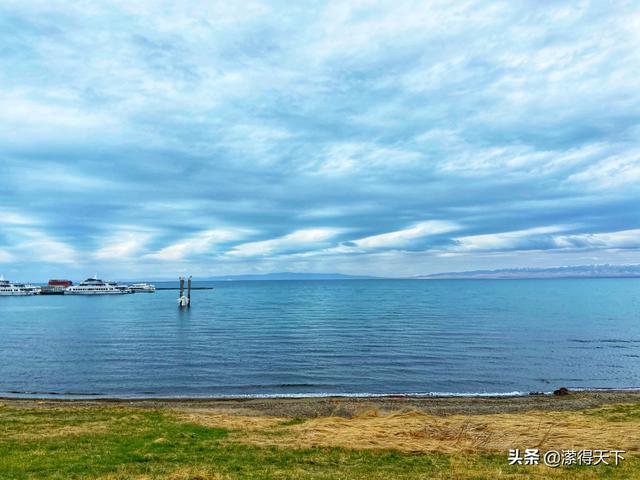 自驾游青海湖，自驾游青海湖视频（雪山、草甸、湖泊尽收眼底）
