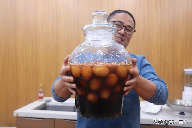 做咸鸭蛋可不可以用鸡蛋做，鸡蛋可以做咸鸭蛋的做法（老辈人常用的水盐比例）