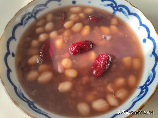 红枣大米粥的家常做法，大米红枣粥的做法和功效（早餐多喝这碗粥）